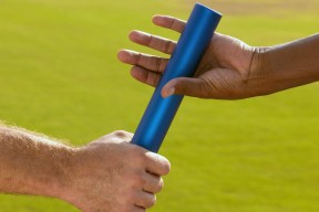 开云体育官方网站-法比尼奥末节接管比赛，当巴西心脏在多特蒙德跳动，阿尔及利亚的足球灵魂被单节击碎