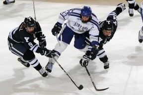 开云下载-湖人强压老鹰，西亚卡姆大场面先生，巨星与体系的终极博弈