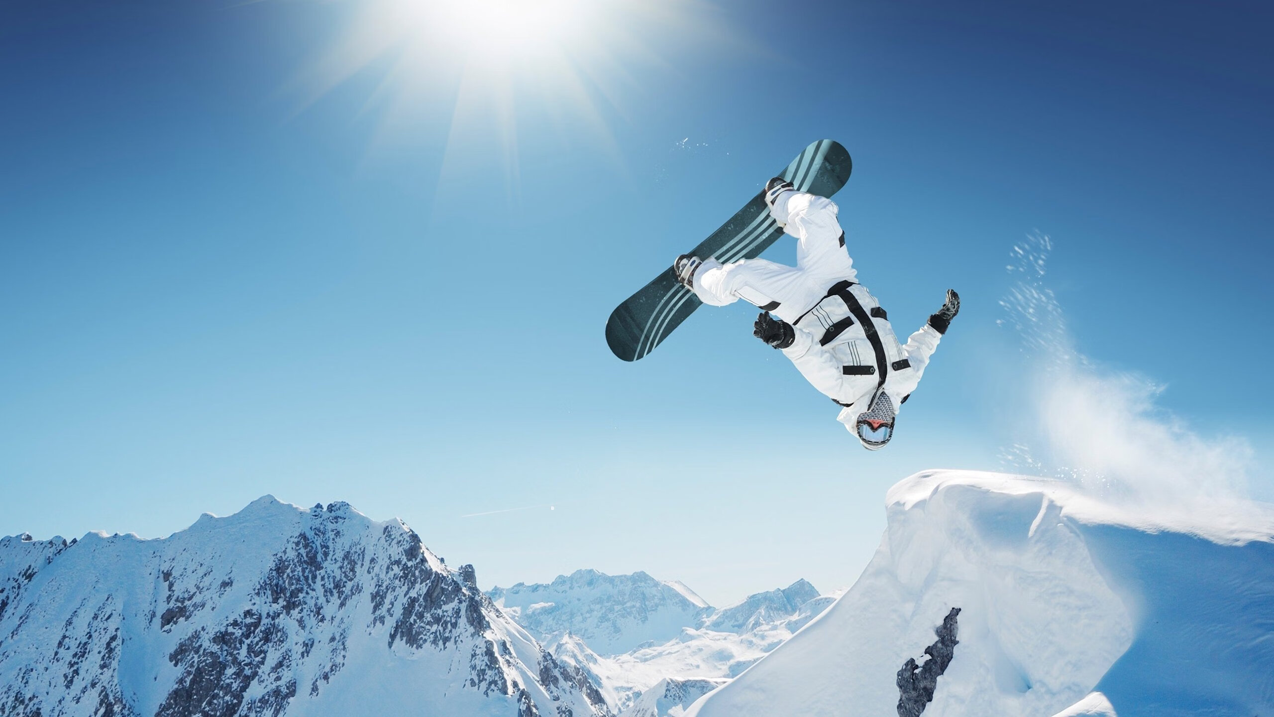 F1街道赛之夜，卢卡库硬仗之王，速度与意志的交响